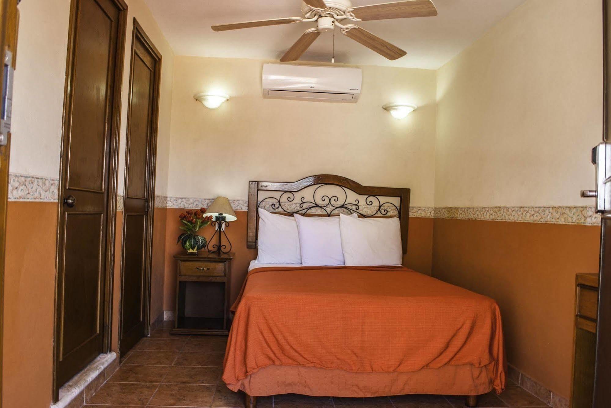Maya Campeche Hotel エクステリア 写真